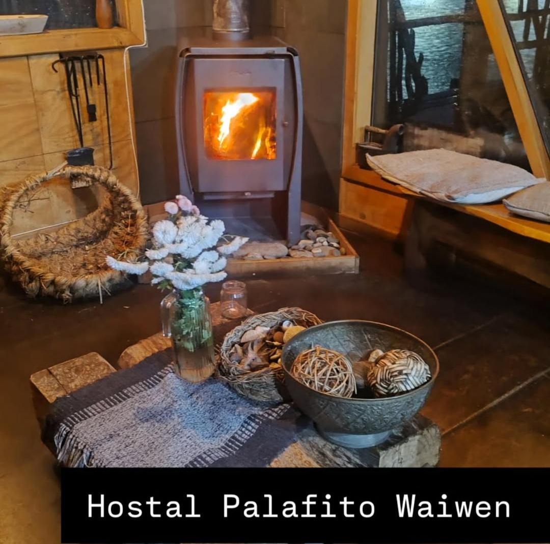 Hostal Palafito Waiwen Castro Exterior photo